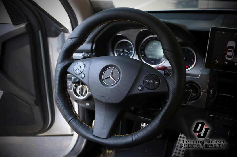 MERCEDES-BENZ 105