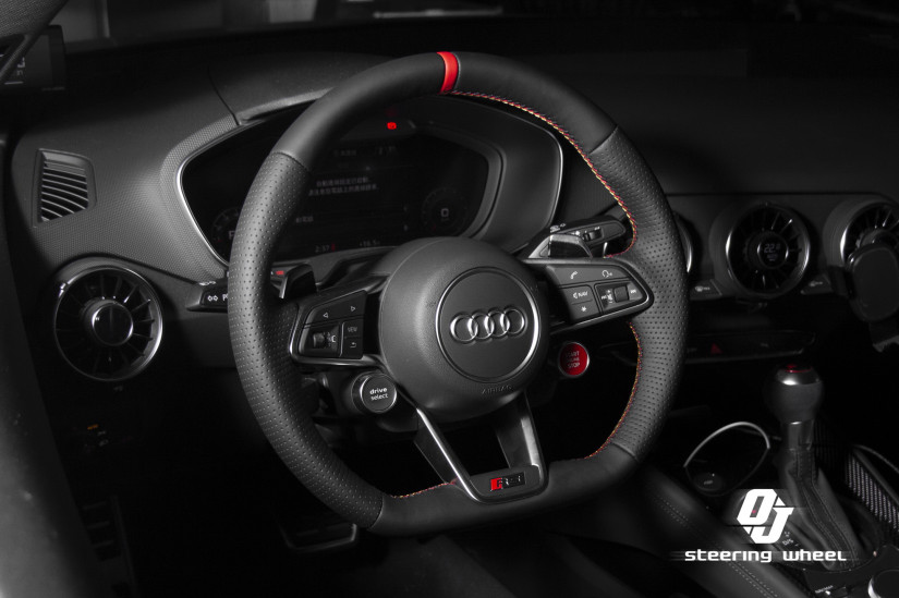 AUDI 44
